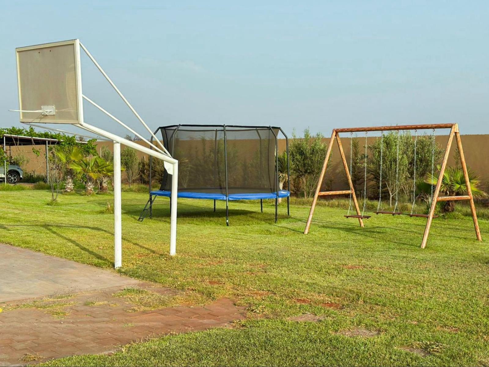 Peaceful Family On A Farm With Private Pool And Stunning Mountain Views *